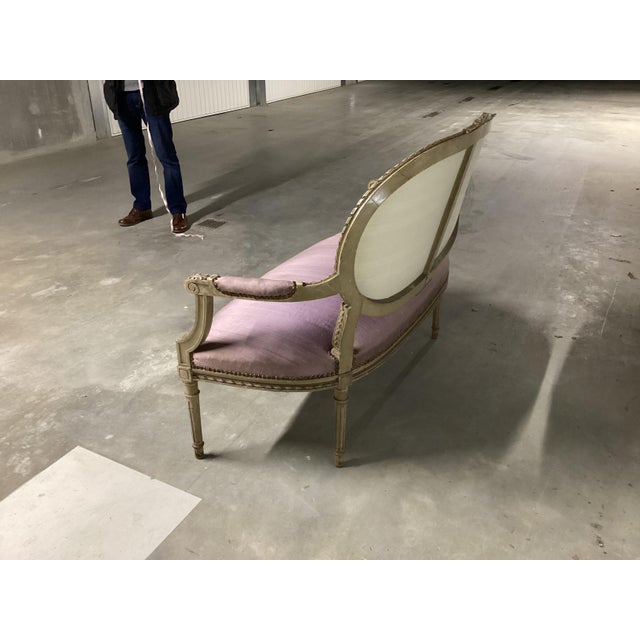 Purple Stunning Louis XVI Style French Painted Settee W/Lilac Silk For Sale - Image 8 of 8