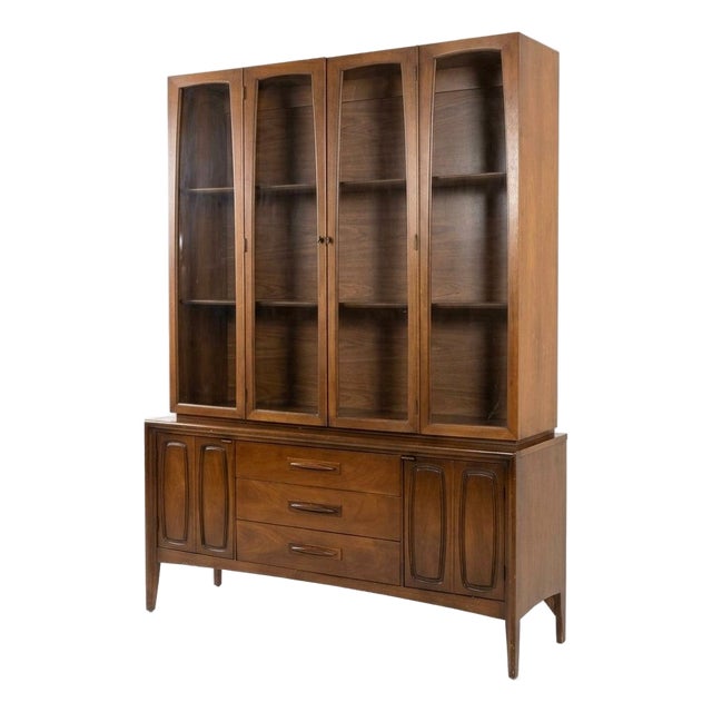 Broyhill Emphasis Vintage Mid Century Modern 2 Piece Buffet and Hutch China Cabinet C. 1960s, Attributed For Sale