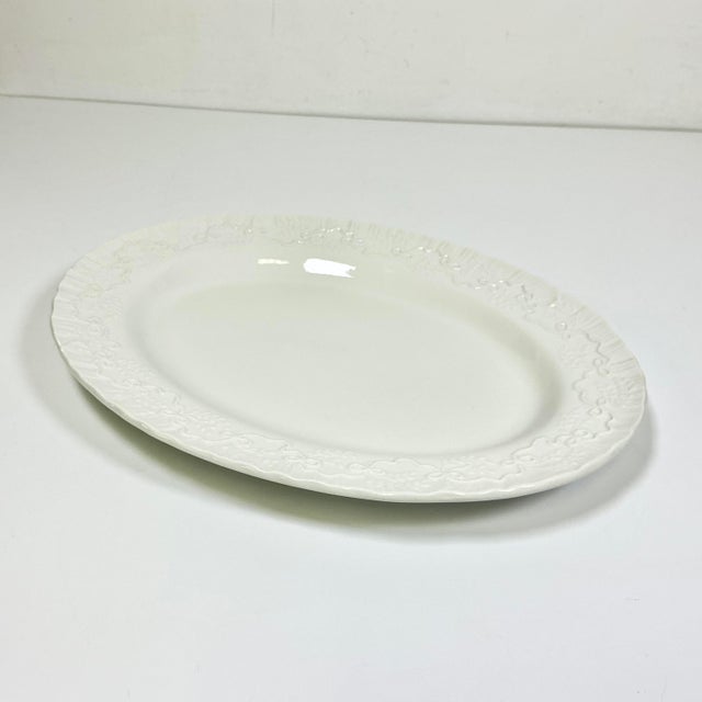 1989 Vintage English Americana Wedgwood for Ralph Lauren Le Blanc Claire Dinnerware Serving Platter For Sale - Image 9 of 10