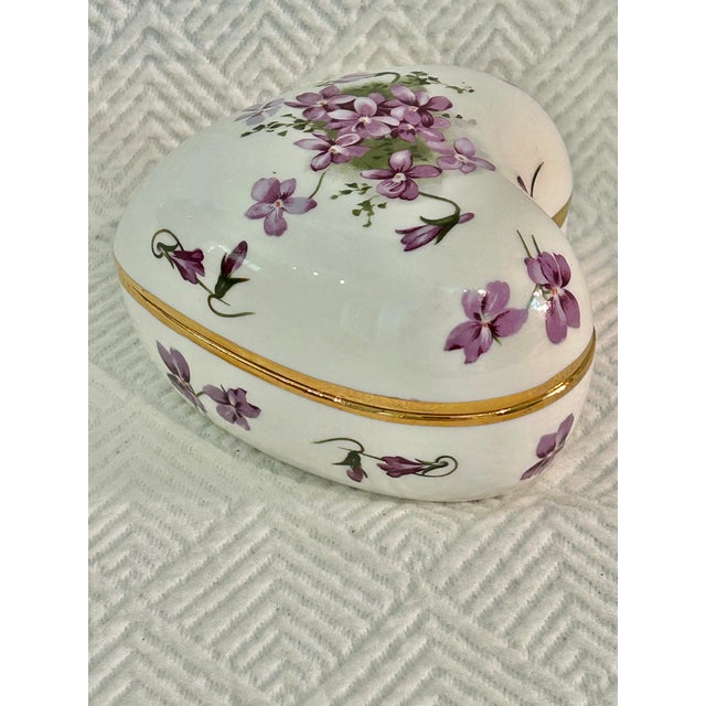 Hammersley Vintage Hammersley “Victorian Violets”Heart Shaped Bone China Trinket Box – England For Sale - Image 4 of 9