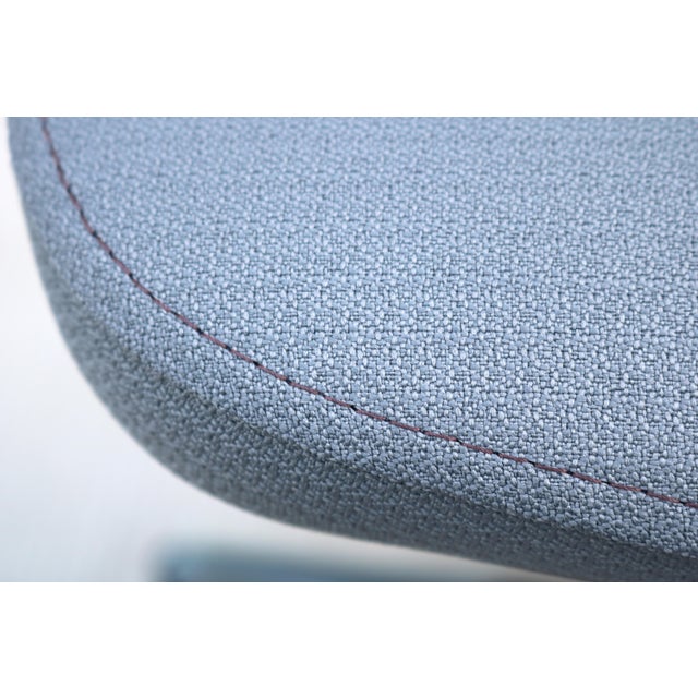 Steelcase Think V2 Ergonomic Executive Chair New Model Grey Fabric, Brand New For Sale - Image 11 of 12