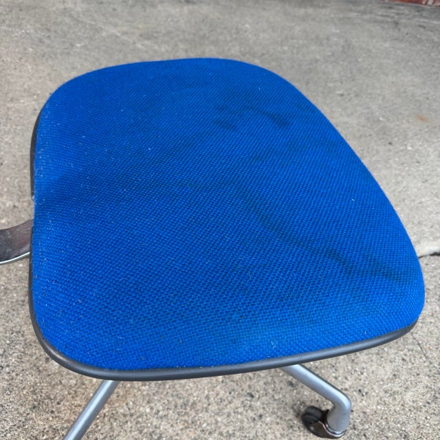 Mid-Century Modern Charles and Ray Eames Aluminum Group Secretarial Chair for Herman Miller For Sale - Image 3 of 10