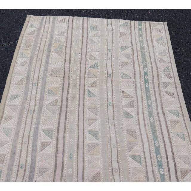 Mid 20th Century Geometric Stripe Design Turkish Vintage Kilim Rug in Soft Neutral Tones For Sale - Image 5 of 11