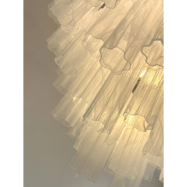 Contemporary Huge Venied-White Alabastro "Tronchi" Murano Glass Chandelier by Simoeng For Sale - Image 6 of 7
