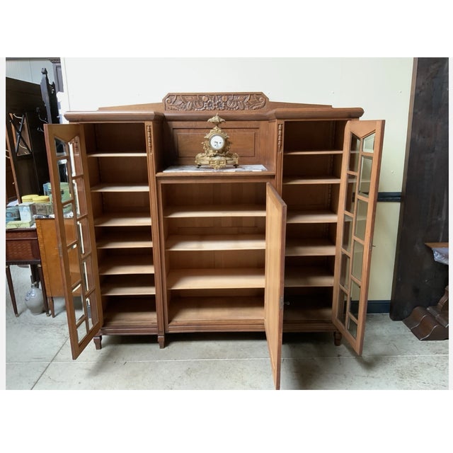 Age: circa 1925 Wood type: solid oak Condition: very good, meticulously maintained, fully restored original condition...