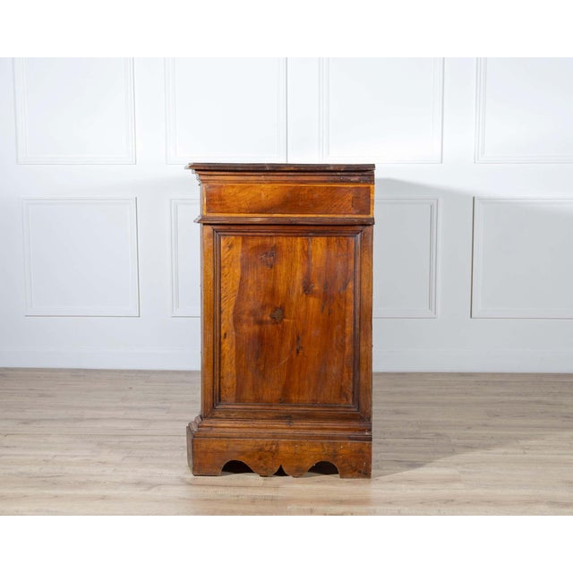 Brown 17th-Century Central Italian Walnut Commode with Maple Inlay For Sale - Image 8 of 8