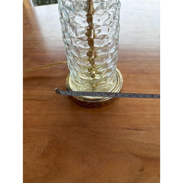 Mid-Century Modern Vintage Mid-Century Modern Hexagon Pattern Clear Glass Table Lamp with Brass Bas For Sale - Image 3 of 6