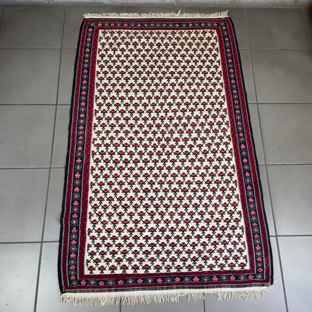 Farahan Rug with Floral Pattern by Ignoto for Ignoto For Sale - Image 3 of 9