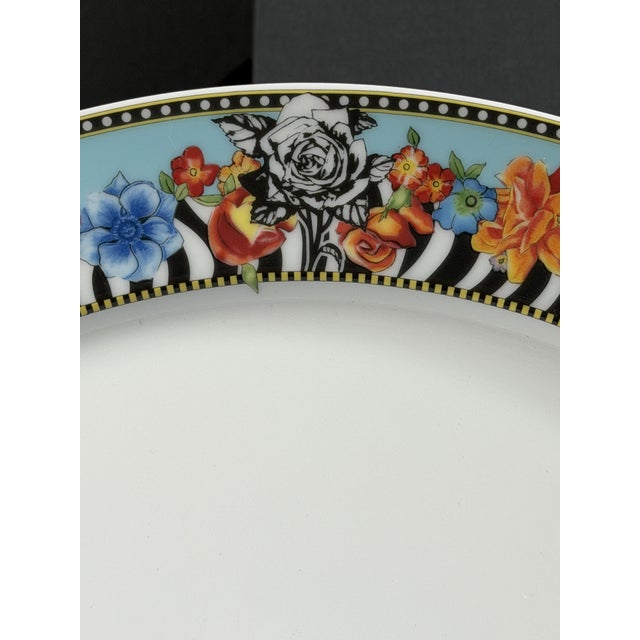 Vintage Hot Flowers Fish Plate in Porcelain by Versace for Rosenthal, 2000s For Sale - Image 3 of 12