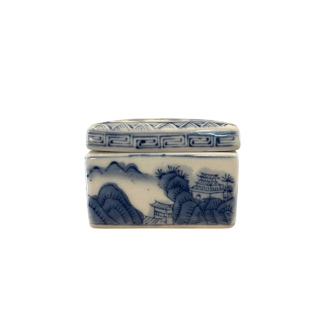 Mid 20th Century Vintage Blue & White Asian Chinoiserie Scenic Lidded Ceramic Box For Sale - Image 5 of 8
