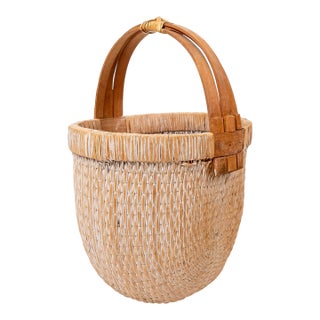 Vintage Hand-Woven Willow Chinese Rice Gathering Basket With Crisscross Elm Wood Handle For Sale