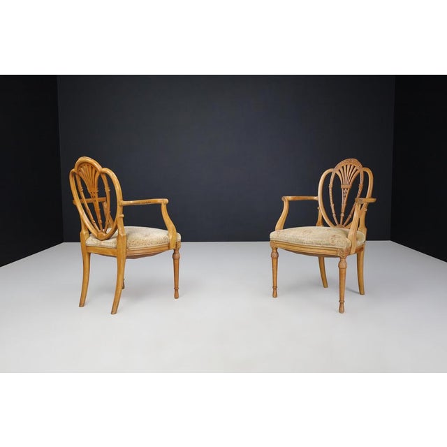 Hepplewhite Style Armchairs in Satinwood, England, 1880s, Set of 2 For Sale - Image 4 of 14