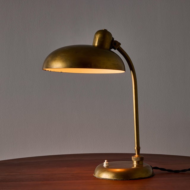 1940s Giovanni Michelucci Patinated Brass Ministerial Desk Lamp for Lariolux For Sale In Los Angeles - Image 6 of 17