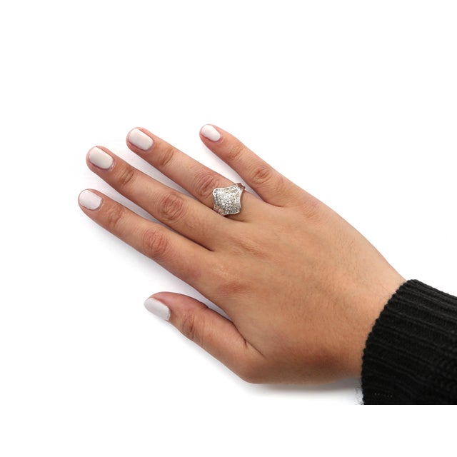 Early 21st Century 14K White Gold 3/4 Cttw Round and Baguette cut Diamond Cluster Ring (H-I Color, I1-I2 Clarity) For Sale - Image 5 of 6