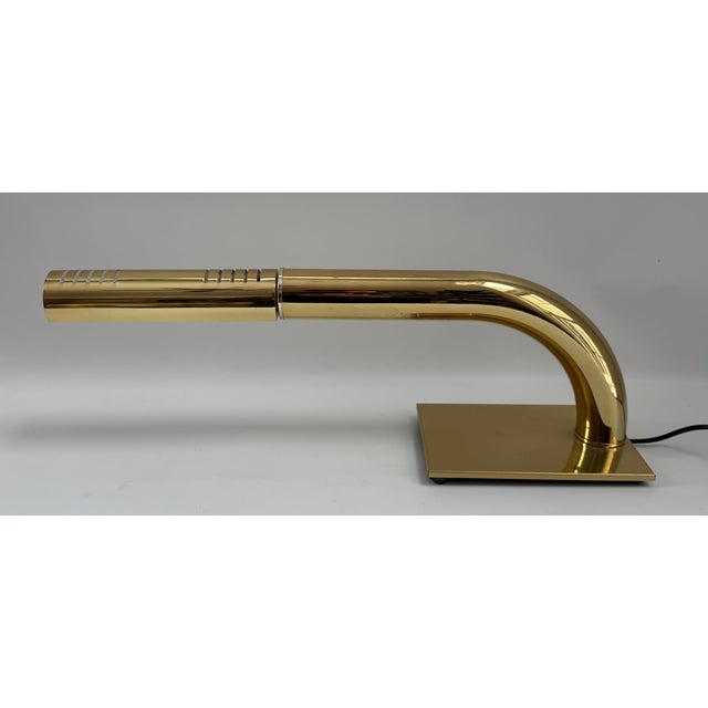 Mid-Century Modern Sculptural Jim Bindman 1970s Sleek Curved Desk or Table Brass Lamp For Sale - Image 4 of 9