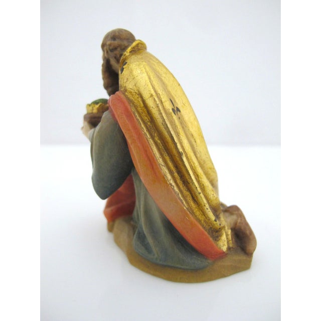Figurative Anri Italy Ulrich Bernardi Wiseman King Melchior Gilt Wood Nativity Figurine For Sale - Image 3 of 8