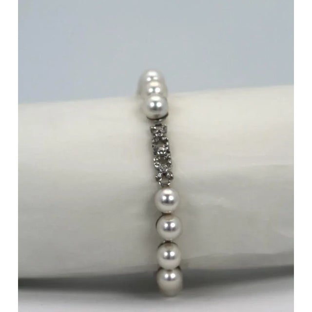 This is part of Chairish’s Fine Jewelry assortment. METAL: 14k white gold MAIN STONE: Pearls 7.80 to 7.50 STONES: White...