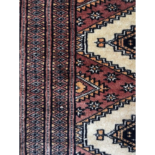 Hand-Knotted Persian Rug in Wool For Sale - Image 6 of 9