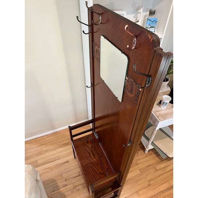 1900 - 1909 Antique Harris Lebus Quarter-Sawn Oak Hall Tree - Restored For Sale - Image 5 of 18