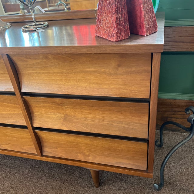 Johnson Carper Johnson Carper Brentwood Mid Century 9 Drawer Dresser Credenza For Sale - Image 4 of 9