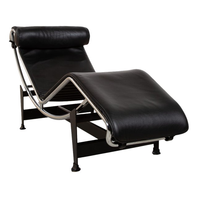 Bauhaus LC 4 Chaise Lounge in Black Leather and Chrome by Le Corbusier for Cassina For Sale
