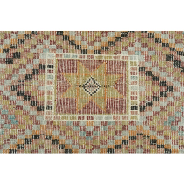 Mid 20th Century Denizli Natural Colored Kilim Rug For Sale - Image 9 of 13