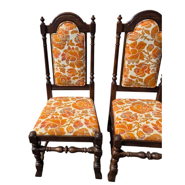 1970s Ethan Allen Jacobean Royal Charter Oak Dining Room Side Chairs Gothic Pair For Sale In Philadelphia - Image 6 of 15