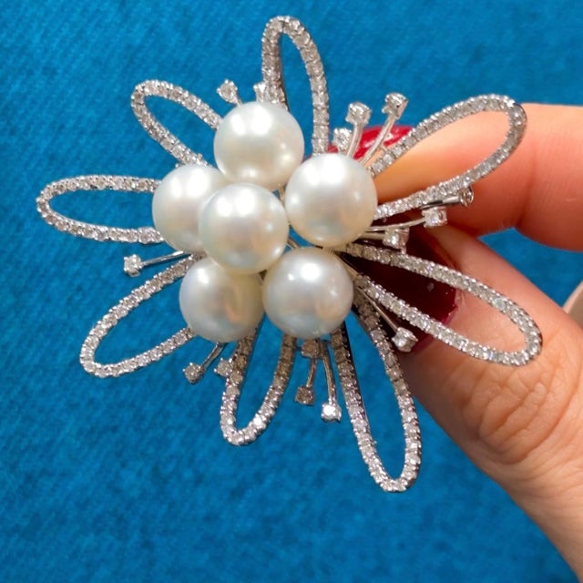 4.25 CT Antique Pearl and Diamond Brooch For Sale - Image 4 of 6