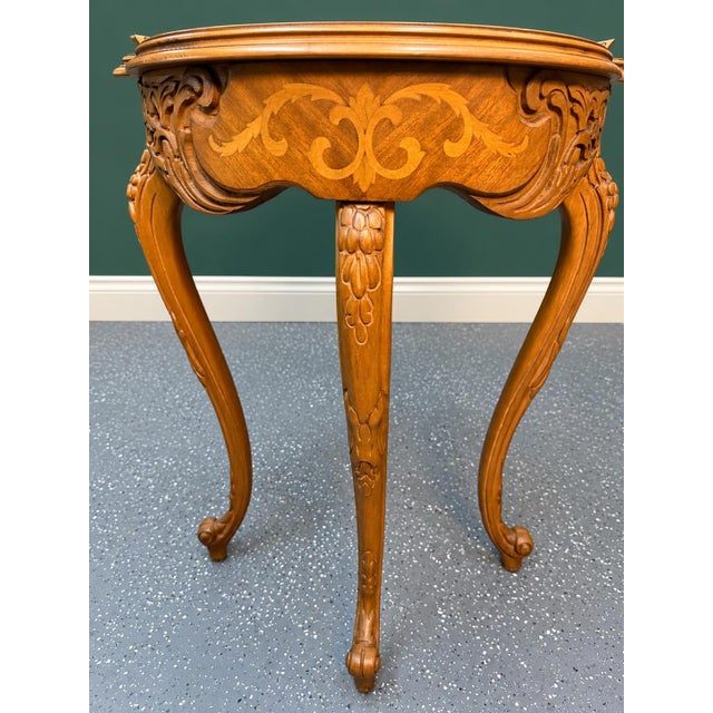 Early 20th Century 20th Century French Louis XV Carved Yew and Mahogany Floral Marquetry Side Tables (Pair) For Sale - Image 5 of 9
