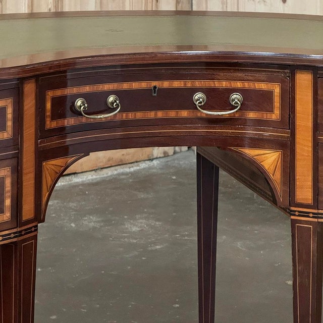 19th Century French Louis XVI Kidney-Shaped Mahogany Leather Top Desk For Sale - Image 10 of 18