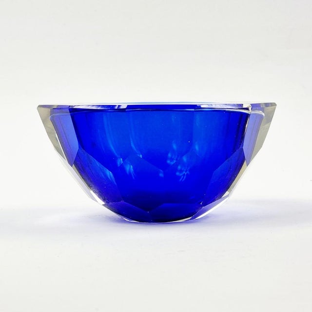 Large Sommerso Diamond Faceted Geode Murano Glass Bowl by Mandruzzato, Italy, 1970s For Sale - Image 4 of 11