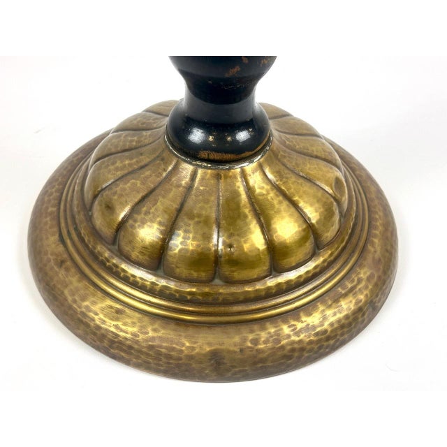 Italian Neoclassical Hammered Brass and Copper Side Table, 1920s, in Very Good conditions. Designed before 1890