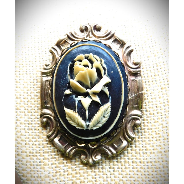 Metal Large Vintage Victorian Black Brooch Cream Flower Cameo, Gold Bezel For Sale - Image 7 of 10