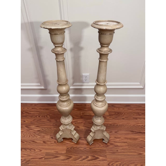 French Baroque Style Taupe Distressed Painted Solid Wood Floor Candlesticks/Plant Stands, a Pair For Sale - Image 9 of 12