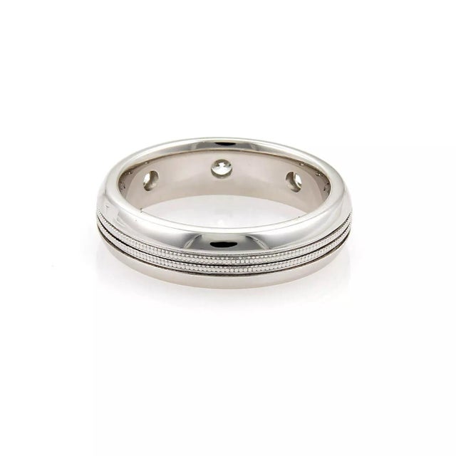 Contemporary Hearts on Fire Men's Duets Burnished Diamond & 18k White Gold Band Ring Size 9.5 For Sale - Image 3 of 5