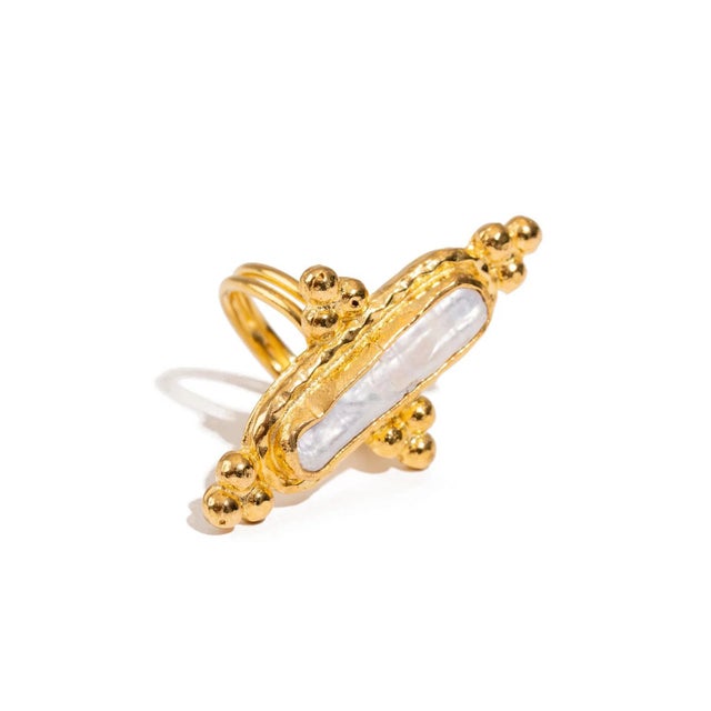 Vintage Pearl Gold Statement Adjustable Ring, Size 8 For Sale In Miami - Image 6 of 9