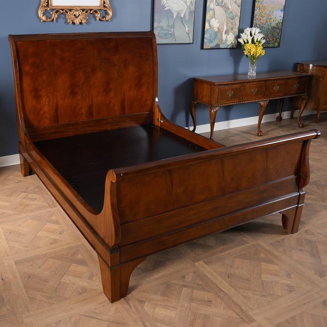 2020s Niagara Furniture Mahogany Queen Size Sleigh Bed For Sale - Image 5 of 12