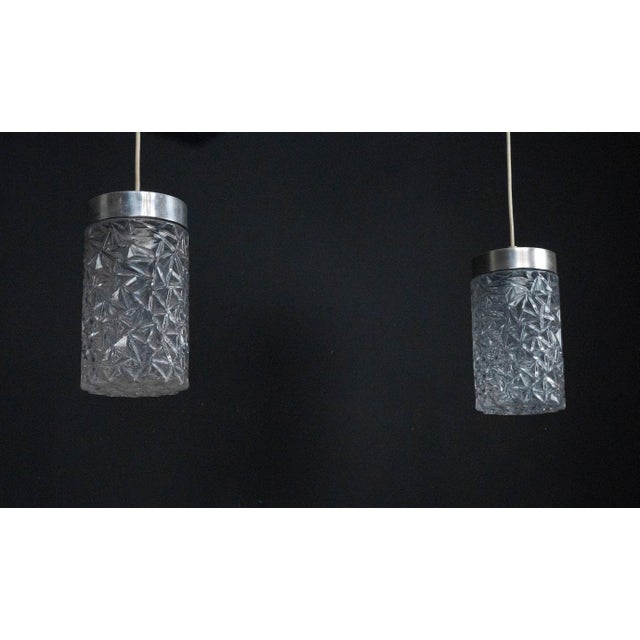 1970s Italian Pendant Lights in Glass and Polished Aluminum, 1970s, Set of 2 For Sale - Image 5 of 13