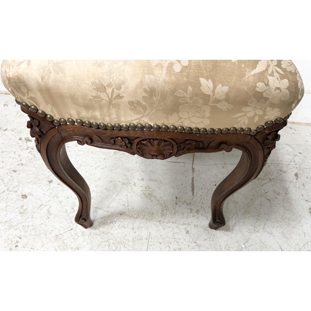 Louis XV Style Stool in Walnut, 1900s For Sale - Image 6 of 11