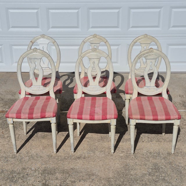 This is a charming set of 6 Gustavian Swedish style dining chairs that need a complete overhaul to be usable for daily...