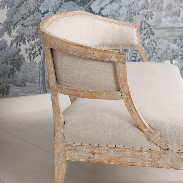 19th C. Swedish Gustavian Painted Barrel Back Sofa Bench With Splayed Legs For Sale In Wichita - Image 6 of 18