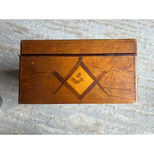 Gentleman's Walnut Inlaid Dresser Box, 19th Century For Sale - Image 4 of 10