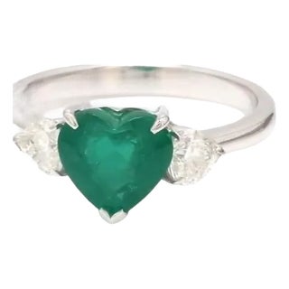 Natural 1.83 cts emerald & 0.46 cts diamond ring in 18k gold For Sale