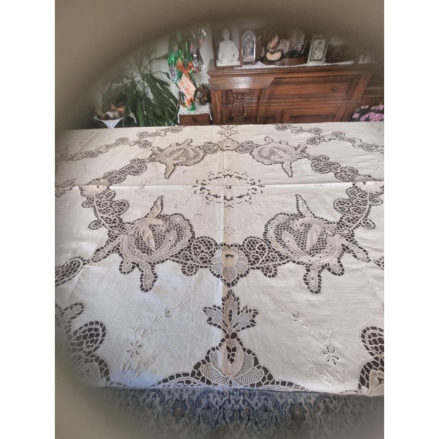 Beautifyl tablecloth in linen and cantu lace with hand embroidery and eight perfect napkins.