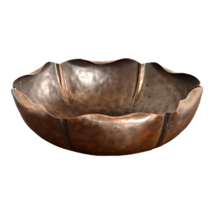 Roycroft Style Arts & Crafts Hammered Copper Flower Form Fruit Bowl or Centerpiece Bowl With Ruffled Edges