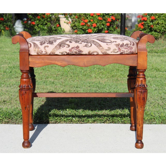 Traditional Mid-20th Century Traditional Cherry-Finish Vanity Bench With Pink & Brown Damask Upholstery For Sale - Image 3 of 18