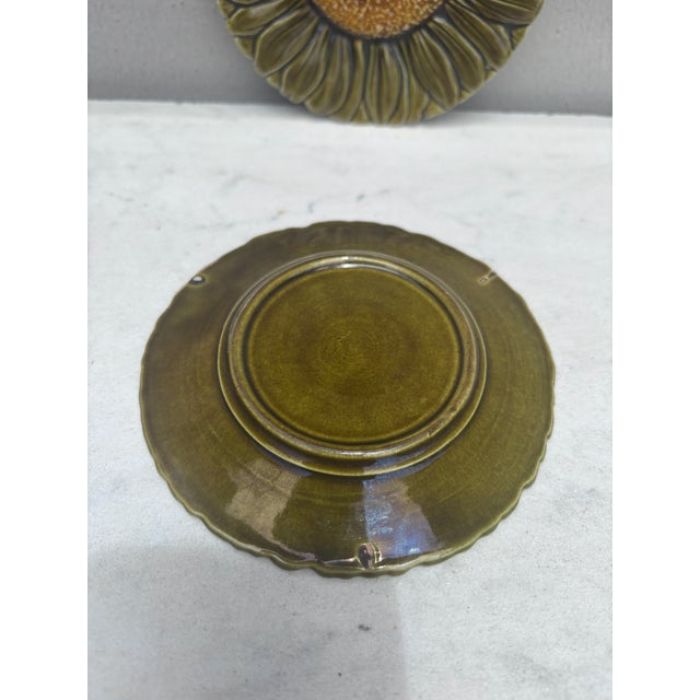 Art Nouveau Small German Majolica Daisy Plate Circa 1900 For Sale - Image 3 of 3
