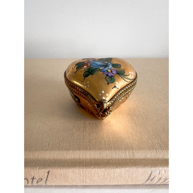 Rustic European Vintage Rochard Limoges Heart Trinket Box – Hand-Painted French Porcelain Collectible For Sale - Image 3 of 10