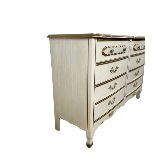 Vintage French Provincial Six-Drawer Dresser in Cream and Gold With Louis XV Details For Sale - Image 4 of 17