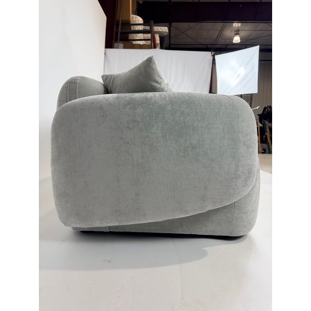 Early 21st Century Modern Low-Profile Sofa in Soft Dove Grey For Sale - Image 5 of 7